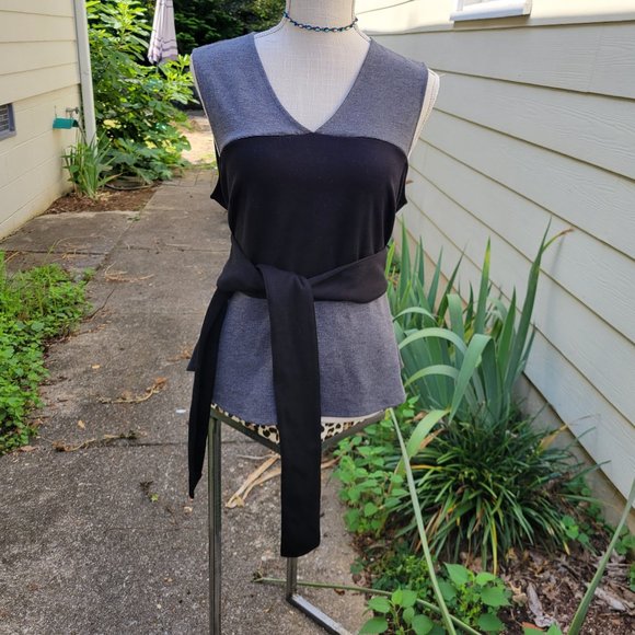 BCBG Max Azria stretch peplum top L - Picture 1 of 4